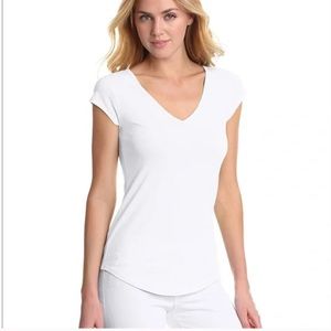 Lilly Pulitzer White V Neck. Short Sleeve Top